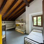 Hostel De Lastur *