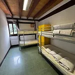 Hostel De Lastur *