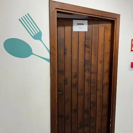 Hostel De Lastur