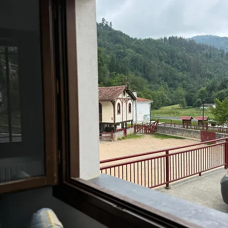 Hostel De Lastur *