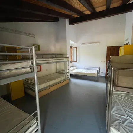 De Lastur Hostel