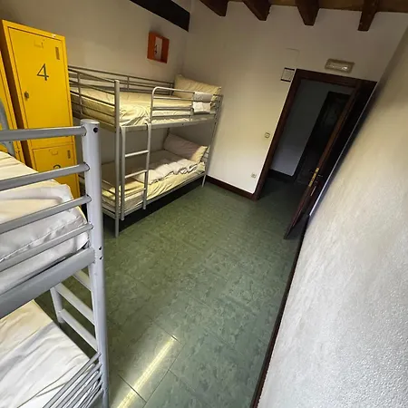 Auberge de jeunesse De Lastur *