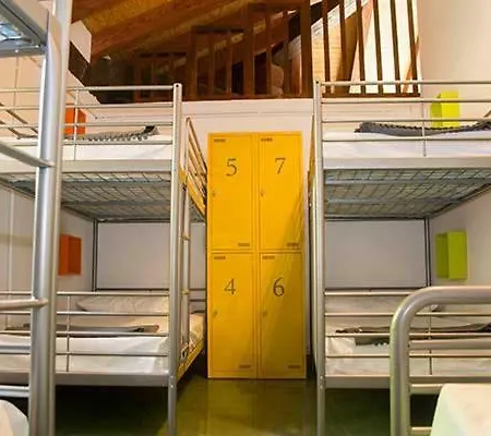 Hostel De Lastur